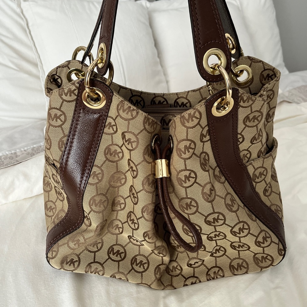 Michael Kors | Mocha Ludlow Shoulder Bag